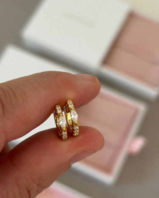 18k GOLD MYKONOS HUGGIE (SINGLE) - LOVEY BY LOVEY