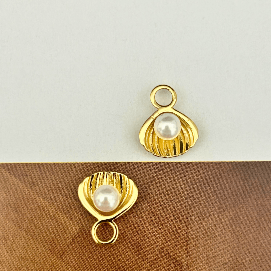 18K GOLD SHELL CHARM - LOVEY BY LOVEY