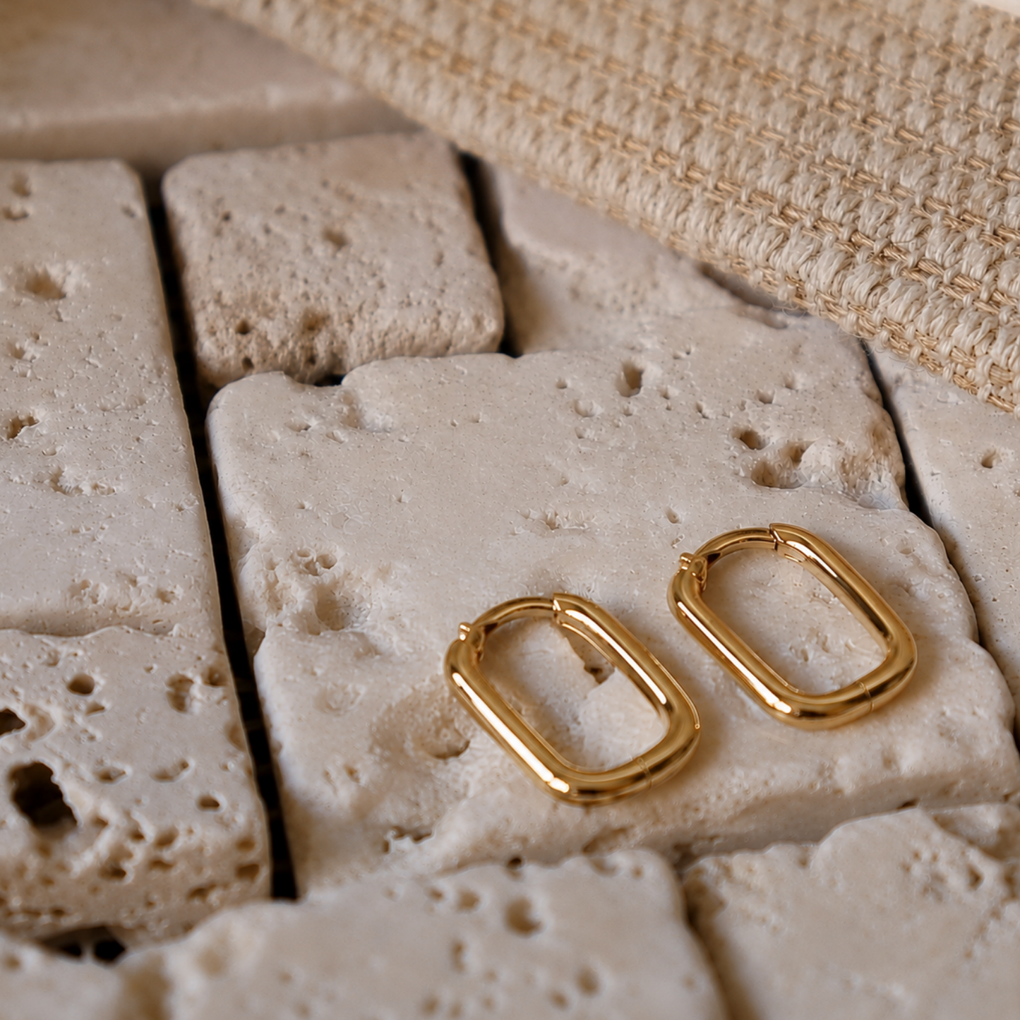 18k GOLD HERA HUGGIES